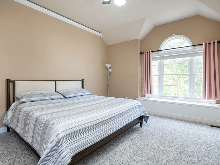 111 Roundstone Dr — Photo 7