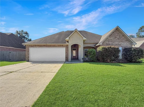 816 Woodsprings Ct, Covington, LA 70433