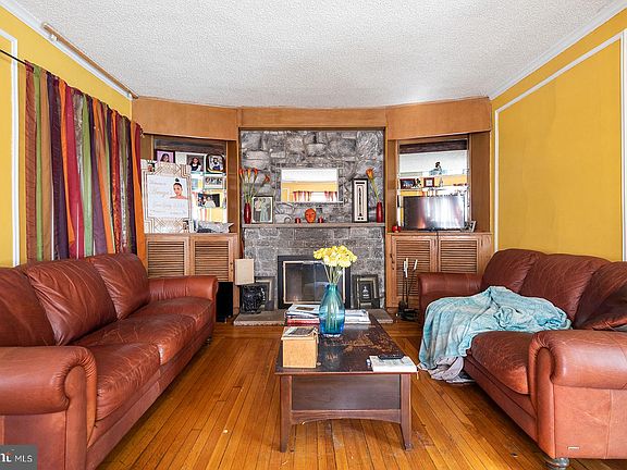 3rd image of 2217-23 Georges Ln