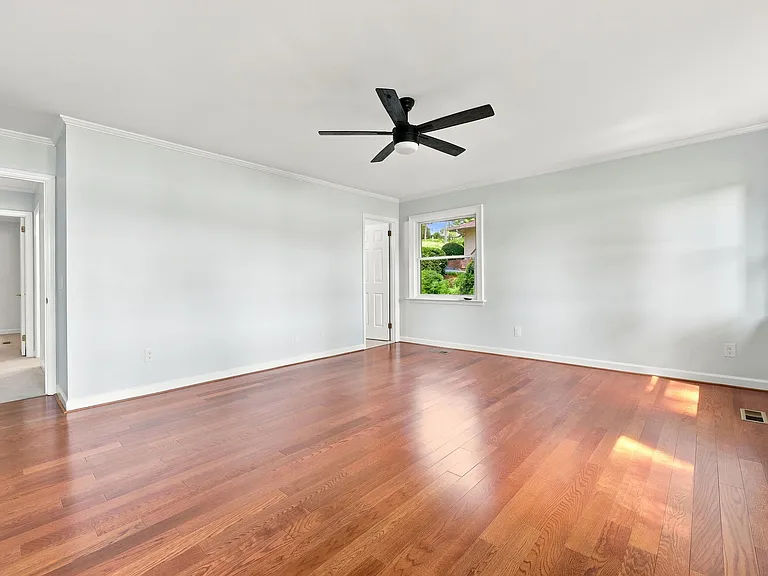 253 Lakeview Dr — Photo 49