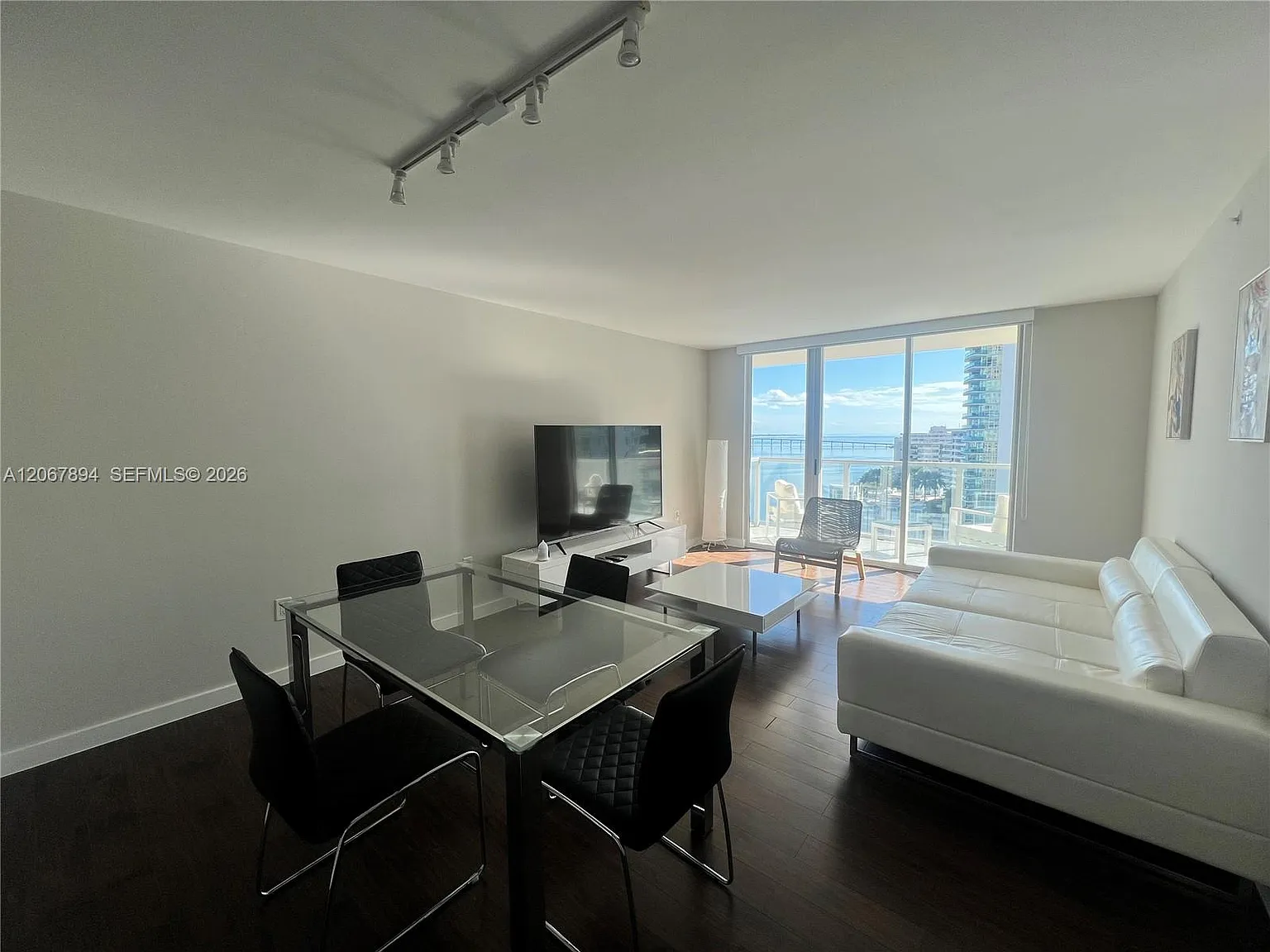 1 bed, 750 sqft, $3,300 — Photo 4