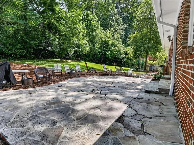 388 Lakemoore Dr NE — Photo 31