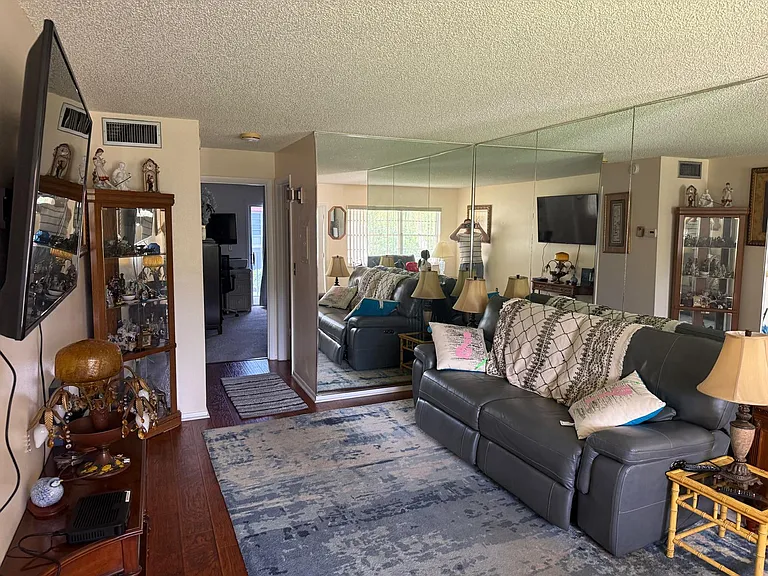 96 Spring Lake Dr #205 — Photo 6