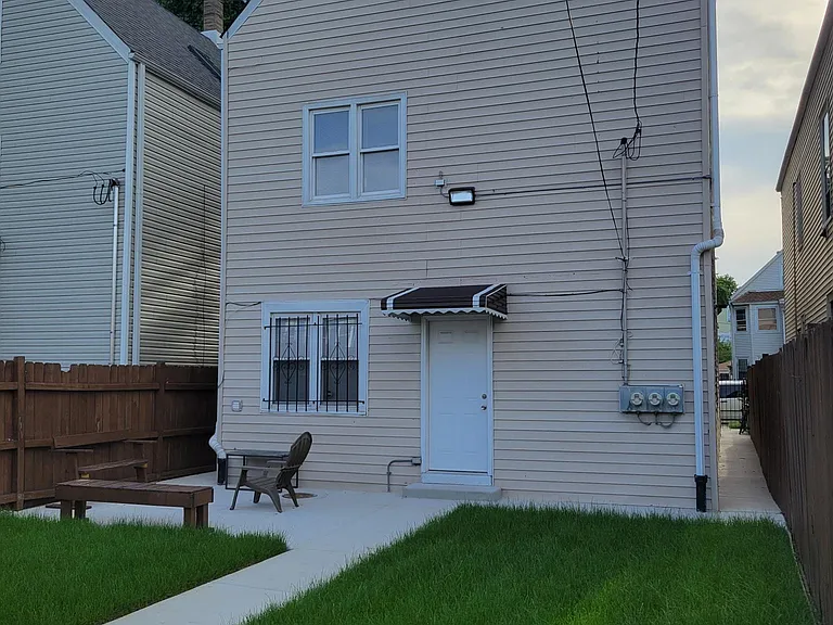 2947 N Hamlin Ave #1 — Photo 21