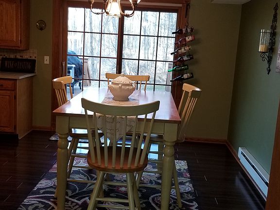 Eat in kitchen with view of yard
