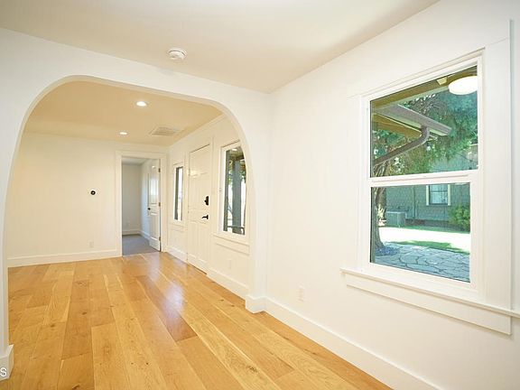 5th image of 554 N Michigan Ave