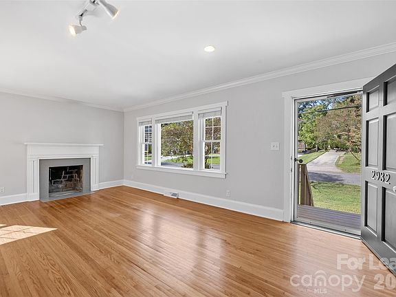3rd image of 2932 Hanson Dr