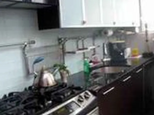 158 Manhattan Avenue image 1 of 7