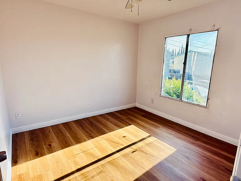 124 1/2 W 95th St #4 — Photo 12