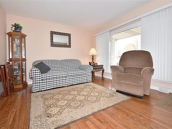 3rd image of 620 Gerald Ave