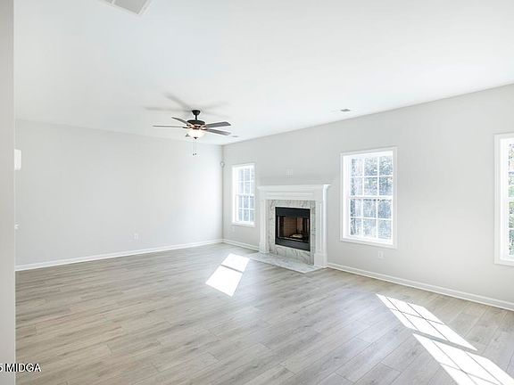 5th image of 223 Meadows Ln #190