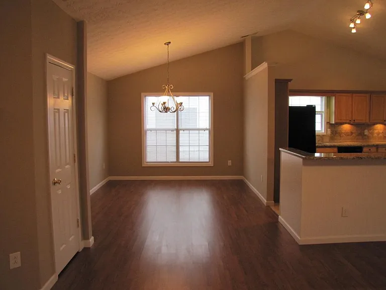 3350 Vernon Cmns NW — Photo 8