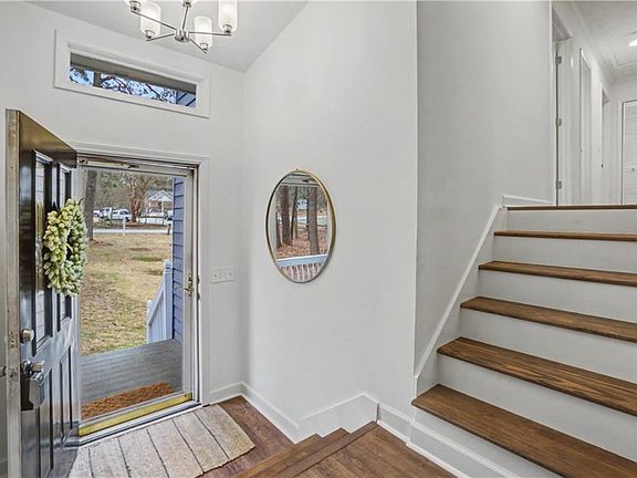 5th image of 520 Victoria Rd