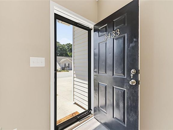 4th image of 3433 Tinley Park Dr