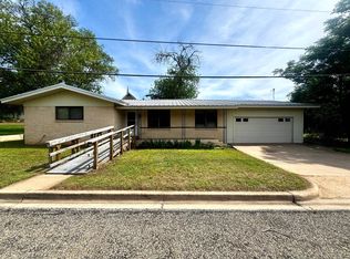 102 E Wallace Street, Llano, TX 78643