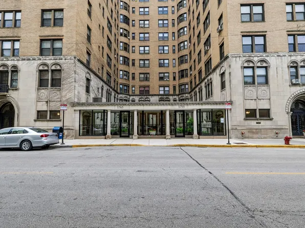 1755 E 55th St APT 605, Chicago, IL 60615