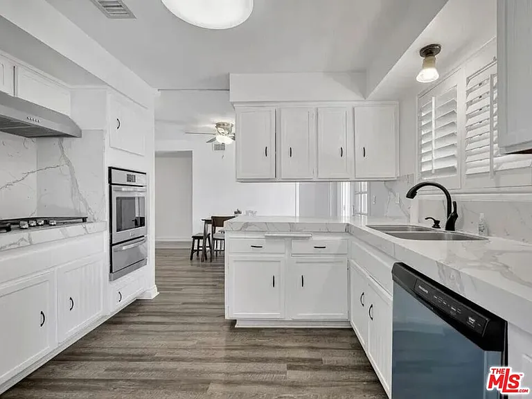 28040 Ermine Pl — Photo 14