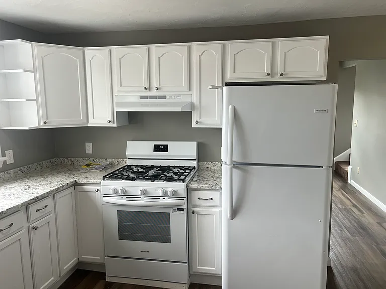 184 Webster St #2 — Photo 6