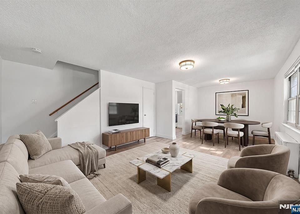 1st image of 1267 Anderson Avenue #32