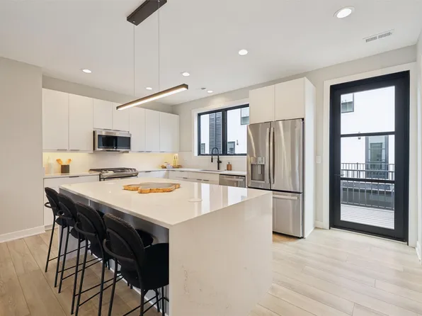 4840 Ingersoll Ave, Des Moines, IA 50312