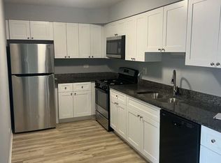 390 Executive Dr APT 302, Carol Stream, IL 60188