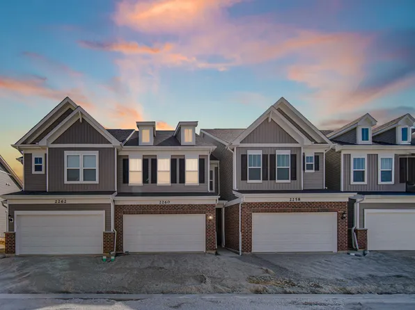 2260 Horseshoe Cir, Naperville, IL 60564