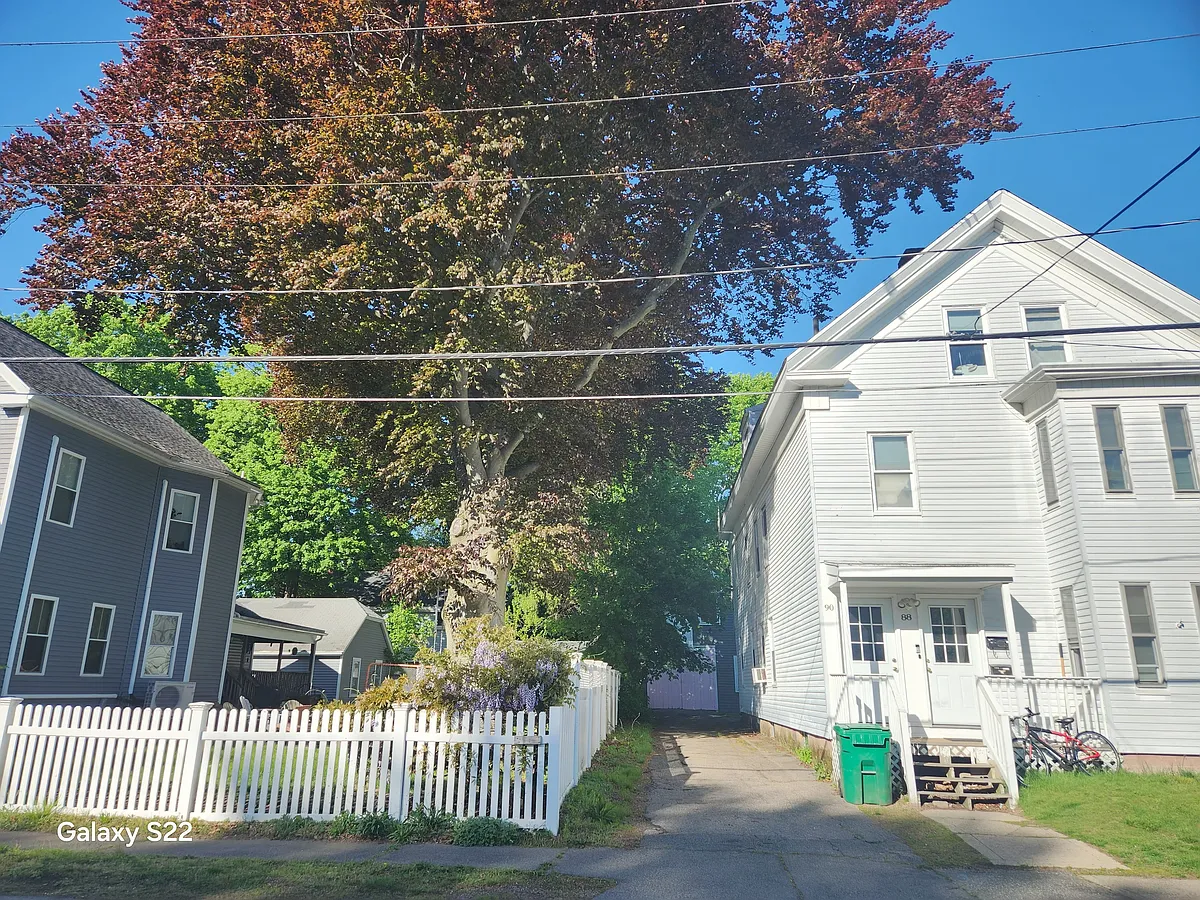 Building Photo - 90 Alden St #2