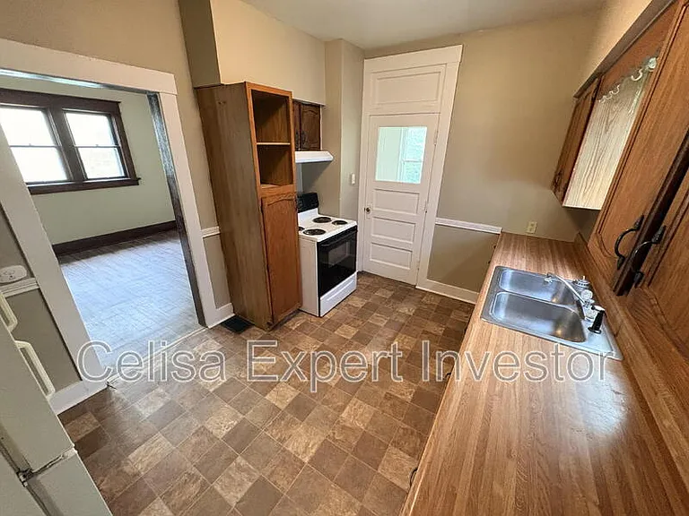 1353 Huestis Ave — Photo 4