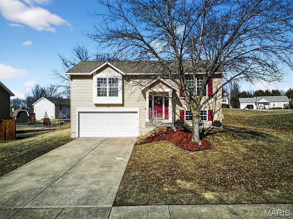 1st image of 681 Ballantrae Dr