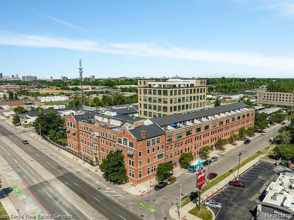 6533 E Jefferson Ave #112