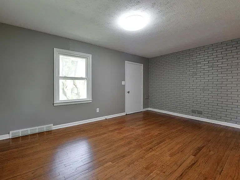 1317 Washington St — Photo 6