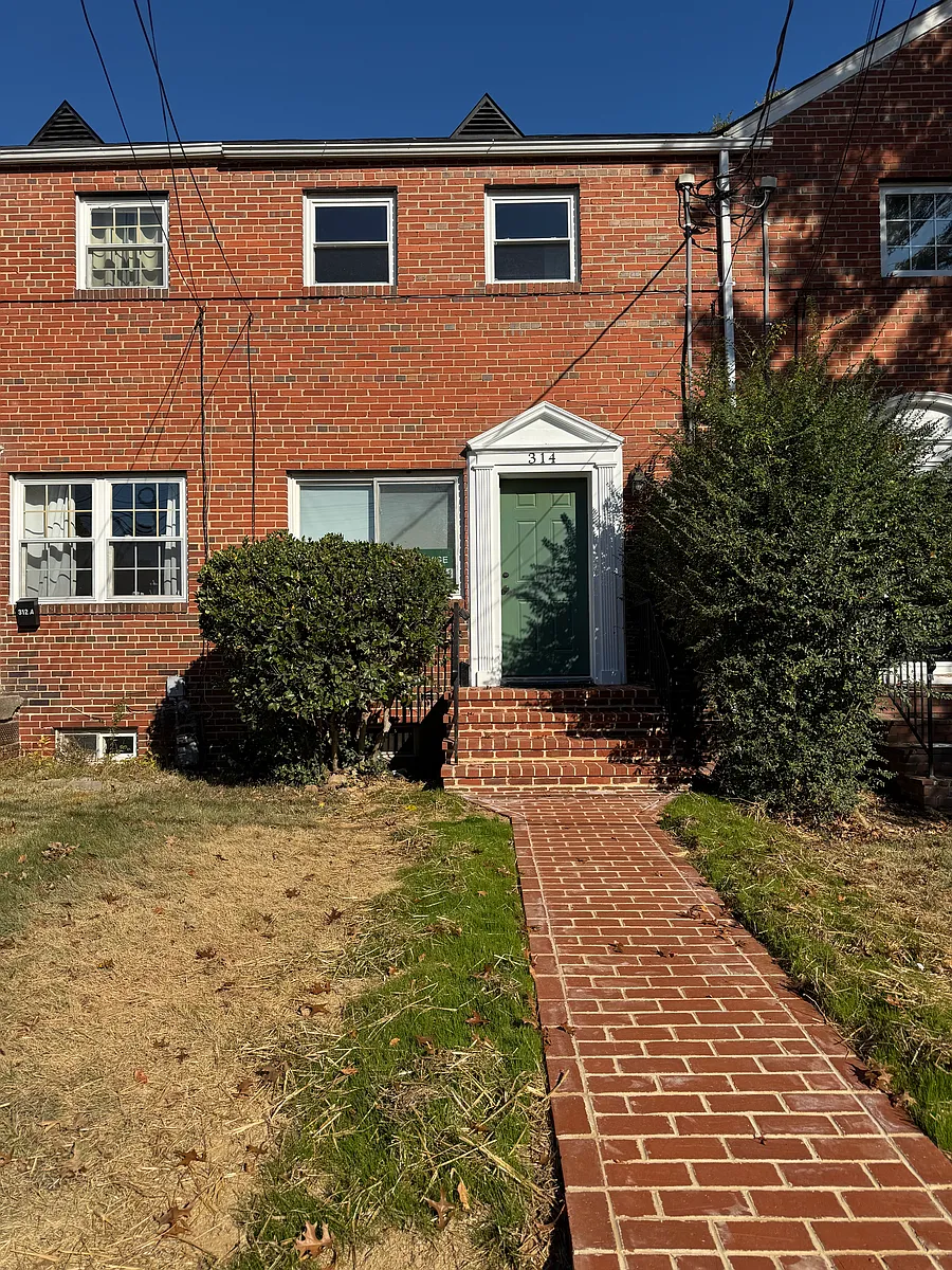 Photo 1 of 22 - 314 E Clifford Ave - Alexandria, VA Primary Photo - 314 E Clifford Ave