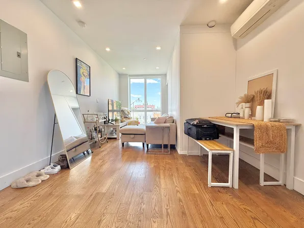 321 Woodbine Street 3C image 2 of 17