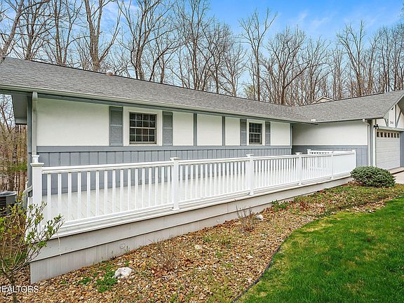 5th image of 245 Lakeview Dr