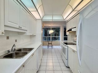 11 Townsgate Dr #206, Vaughan, ON L4J 8G4