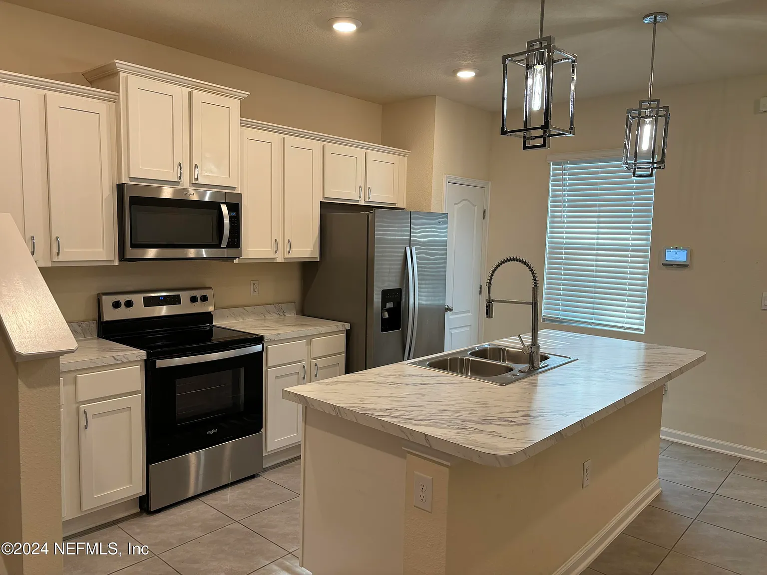 2 bed, 2.5 bath, 1109 sqft, $1,600 — Photo 3