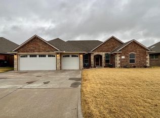 519 Grizzly Ln, Enid, OK 73703