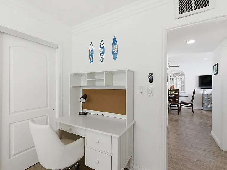 1600 Ardmore Ave #219 — Photo 25