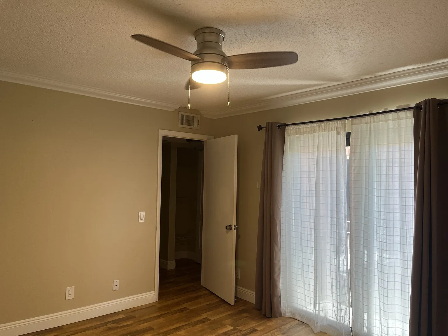 2 bed, 1200 sqft, $2,650 — Photo 4