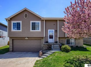 17019 Boyd St, Omaha, NE 68116