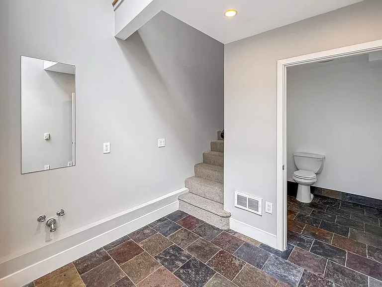 563 Minna St #2 — Photo 20