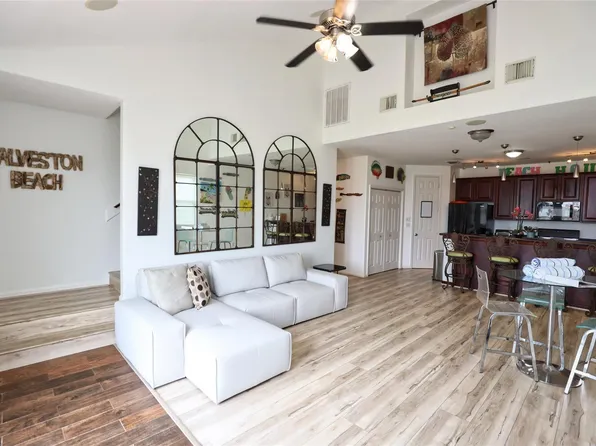 4111 Valer Dr, Galveston, TX 77554