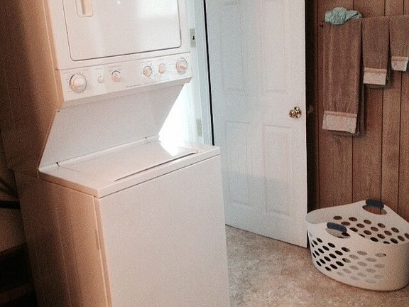 Washer/dryer in large bathroom
