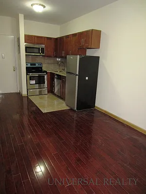 Rented by Universal Realty Group | media 7