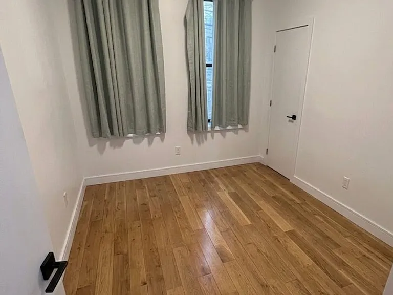 482 Onderdonk Ave #1RR — Photo 10