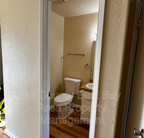 1117 N Lincoln St #3 — Photo 5