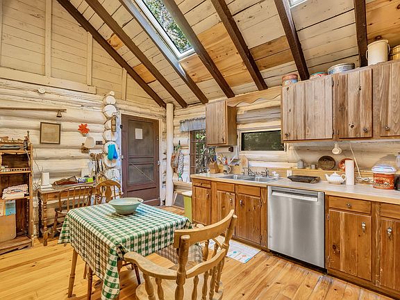 5th image of 215 Dickens Farm Road