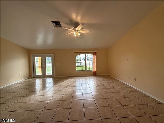 4th image of 696 Homestead Rd S