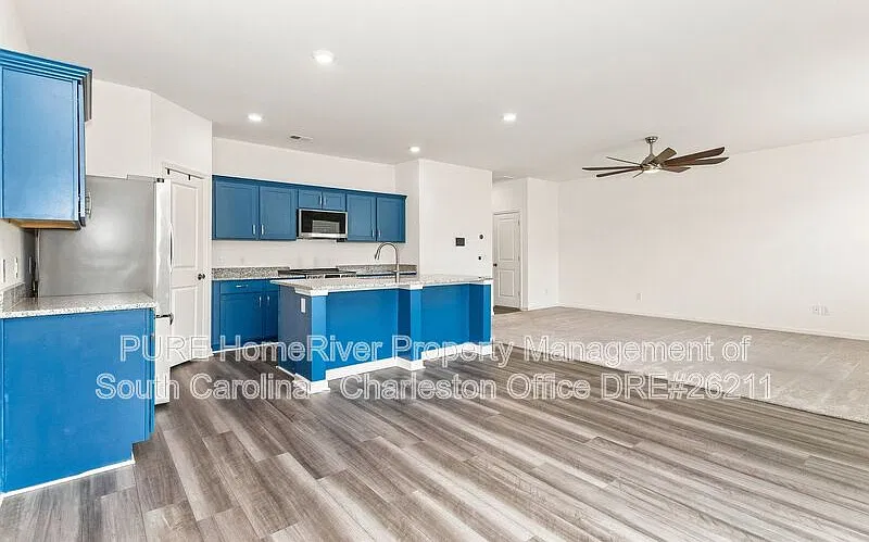 4 bed, 3.0 bath, 2289 sqft, $2,399 — Photo 4