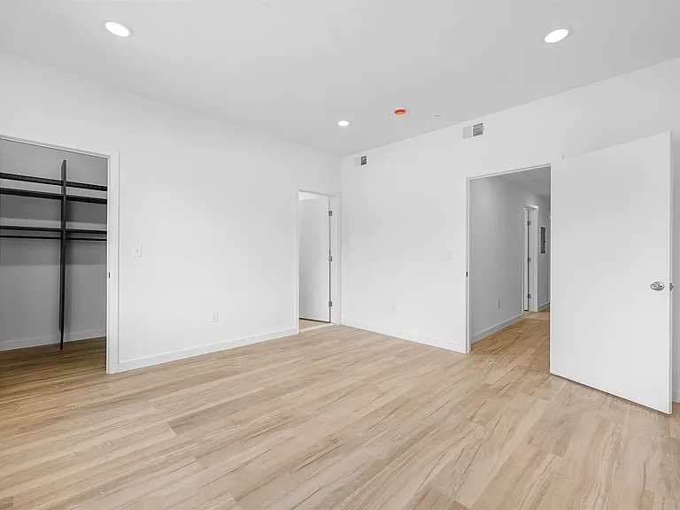 411 11th St #2 — Photo 14
